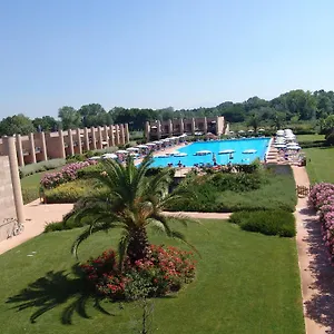 https://cosmopolitan-golf-residence.it-tuscanyhotel.com